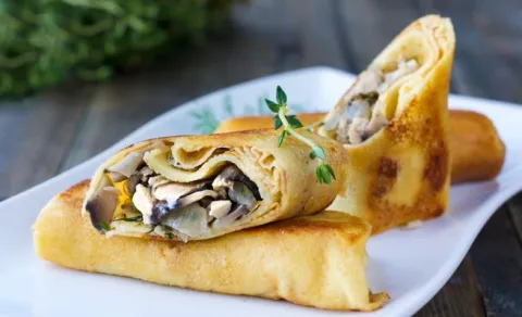 Млинець з шинкою, сиром та грибами