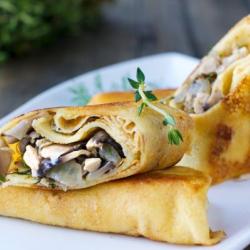 Млинець з шинкою, сиром та грибами